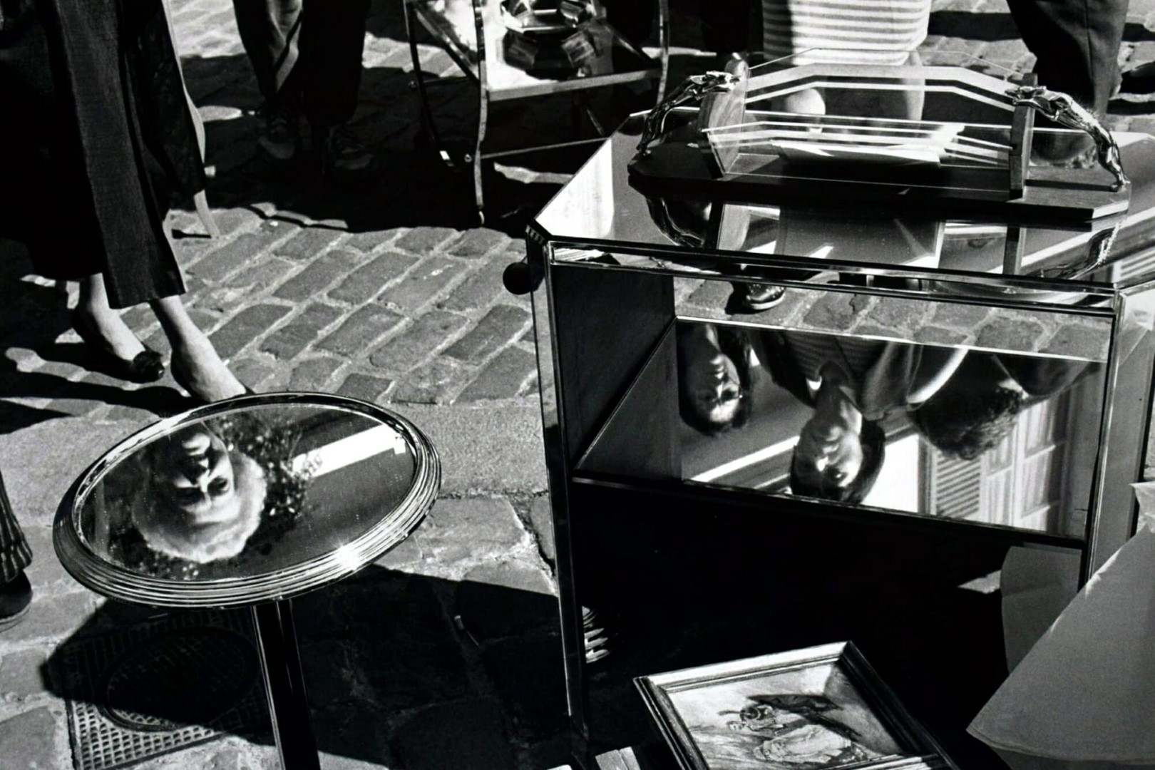 <span style="font-weight:normal;">2 mirrors and 3 heads, Street Sale, Paris, 1988</span>