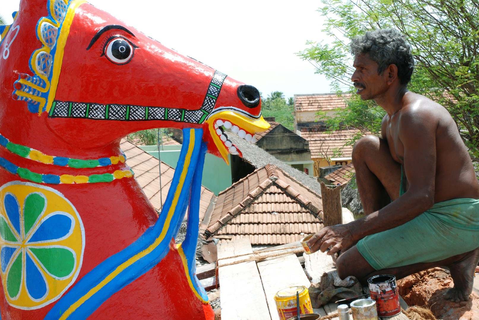 <span style="font-weight:normal;">A gigantic horse, the principle offering at Kuthadivayal, is the largest currently made in Tamil Nadu, measuring around 6 metres in height. Kashirajan, the chief potter, puts the finishing touches on the extraordinary beast just hours before the festival commences.</span>