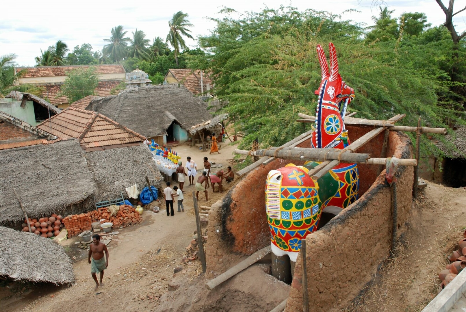 <span style="font-weight:normal;">The morning of the Kuthadivayal festival in Aranthangi. The 6-metre-high <i>ure-kuthirai</i> (village horse) was created, fired and painted inside the oven. This afternoon, it will be decorated, lifted out of the oven and carried from the village directly to the shrine, five kilometres away.</span>