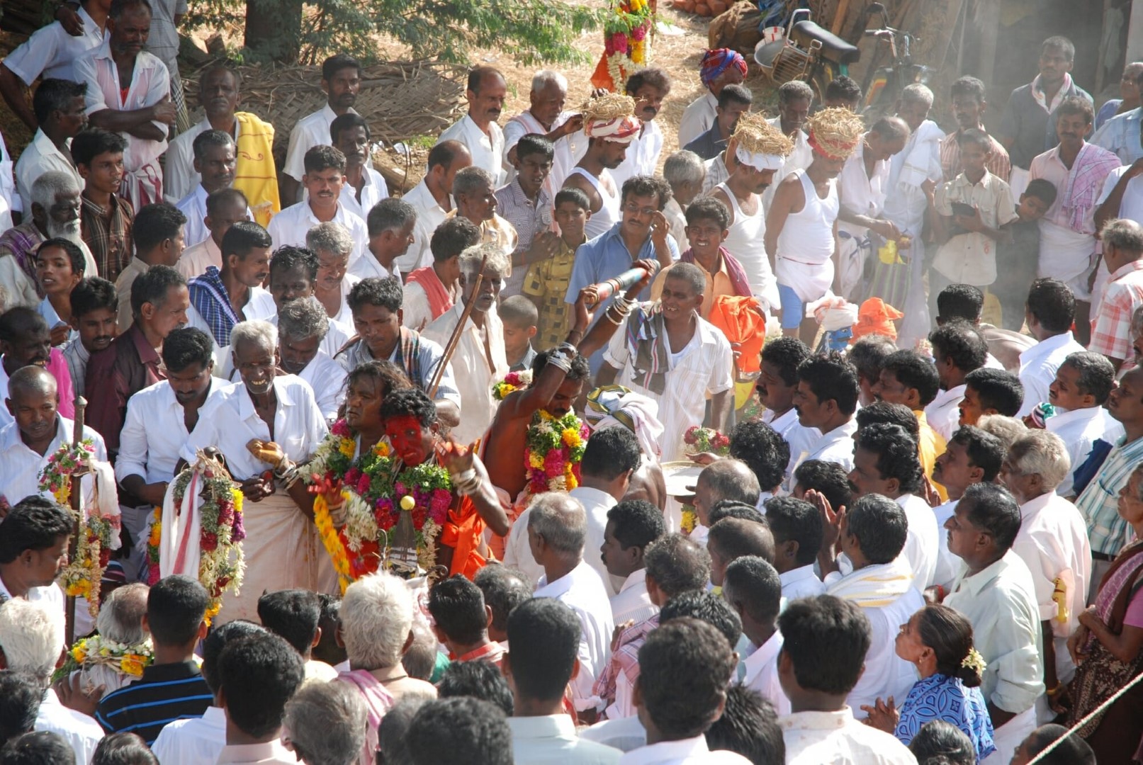 <span style="font-weight:normal;">During this ritual in the potters' quarters, three <i>Sami</i> have taken their place among their devotees to drive away evil coming from outside the village. From left to right, they are Ayyanar, Saniyasi and Karuppu-sami.</span>